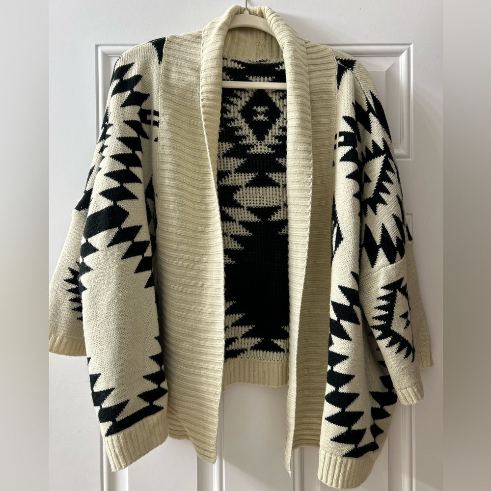 Southwest style open, short-sleeved cardigan ☀️